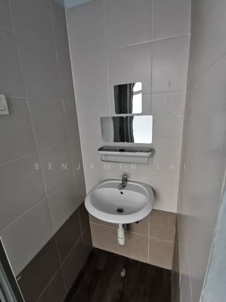 Semi-D Factory for Sale in Rawang (Selangor) - Benjamin Lai - Bathroom - PropertyGuru.com.my