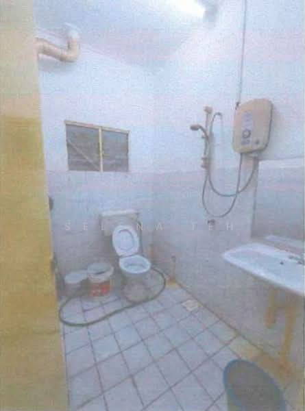 Condominium for Rent at Pelangi Indah Condominium - Selena Teh - Bathroom - PropertyGuru.com.my