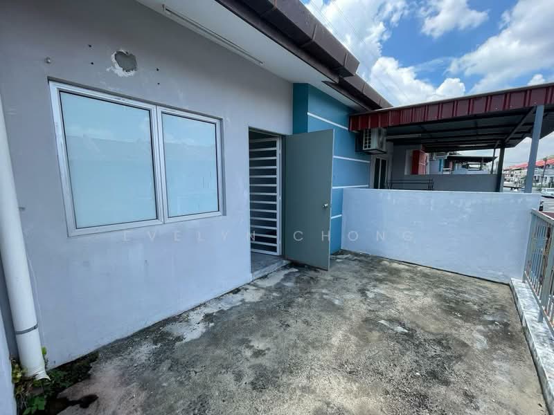 Terraced House for Sale in Bandar Springhill (Jimah) - Evelyn Chong - Exterior - PropertyGuru.com.my