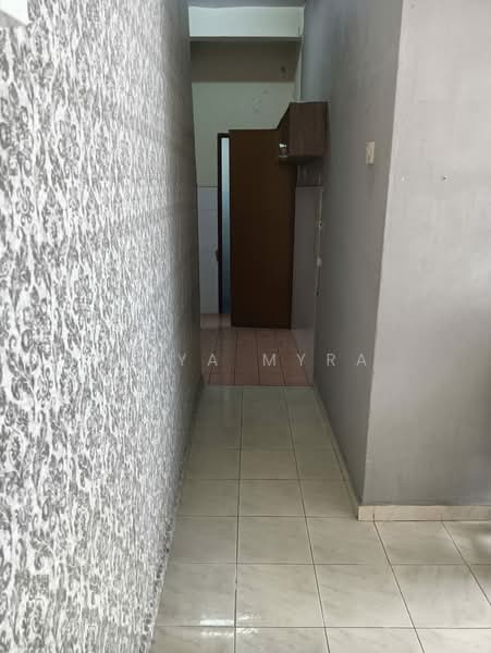 Pangsapuri untuk Disewa di Pangsapuri Kelompok Merpati - Maya Myra - Corridor - PropertyGuru.com.my
