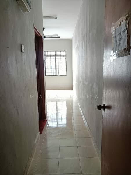 Pangsapuri untuk Disewa di Pangsapuri Kelompok Merpati - Maya Myra - Corridor - PropertyGuru.com.my