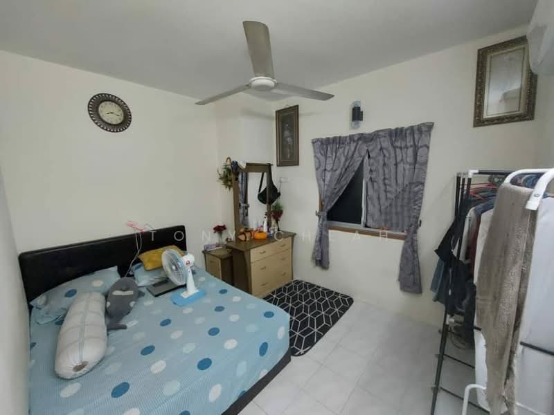 Pangsapuri untuk Dijual di Tanjung Court - Tony Cheah - Bedroom - PropertyGuru.com.my