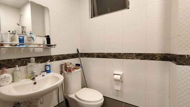 Service Residence for Sale at Seasons Amara Larkin - Vivian Ho - Bathroom - PropertyGuru.com.my