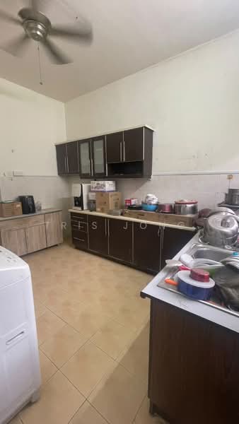 Rumah Teres untuk Dijual di Taman Tun Perak (Rawang) - Tris Jong - Kitchen - PropertyGuru.com.my
