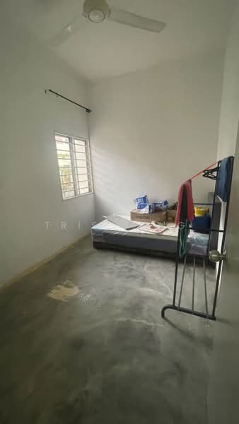Rumah Teres untuk Dijual di Taman Tun Perak (Rawang) - Tris Jong - Bedroom - PropertyGuru.com.my
