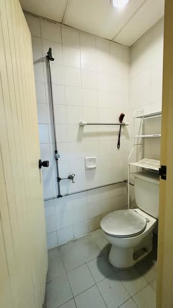 Kondominium untuk Dijual di Indah Samudra Condominium - Chloe Lai - Bathroom - PropertyGuru.com.my