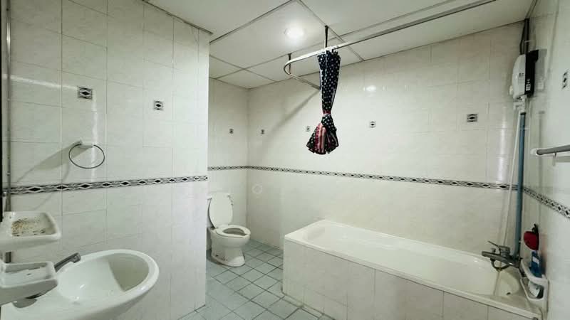 Kondominium untuk Dijual di Indah Samudra Condominium - Chloe Lai - Bathroom - PropertyGuru.com.my