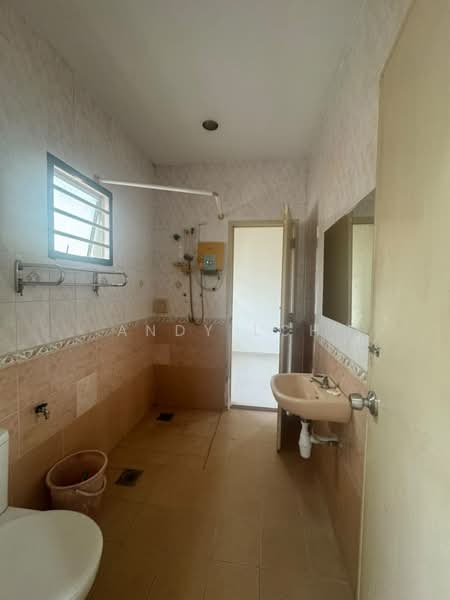 Rumah Teres 2 Tingkat untuk Disewa di Taman Meranti Jaya (Puchong) - Andy LCH - Bathroom - PropertyGuru.com.my