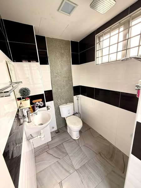Pangsapuri untuk Dijual di Pangsapuri Persiaran Tanjung - Jayden Ng - Bathroom - PropertyGuru.com.my