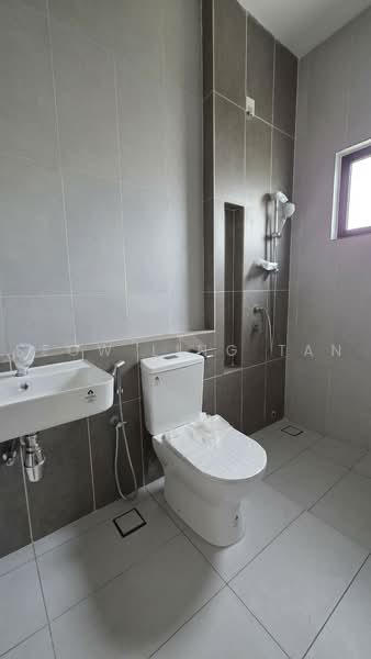 Rumah Teres 2-Tingkat untuk Dijual di Bandar Kinrara Seksyen 8 (Bandar Kinrara) - Seow Ling Tan - Bathroom - PropertyGuru.com.my