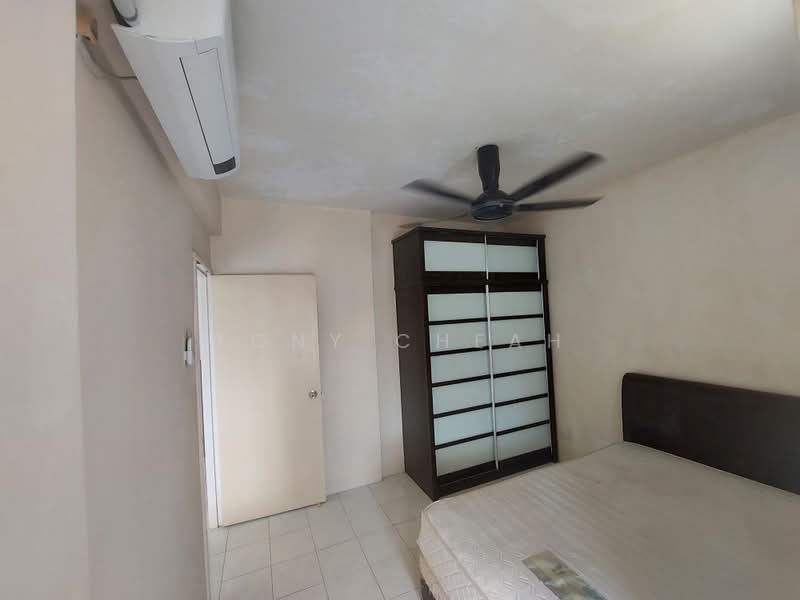 Pangsapuri untuk Dijual di Relau Vista Apartment - Tony Cheah - Bedroom - PropertyGuru.com.my