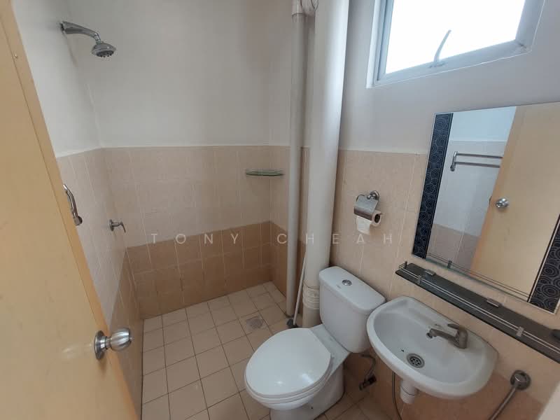 Pangsapuri untuk Dijual di Relau Vista Apartment - Tony Cheah - Bathroom - PropertyGuru.com.my
