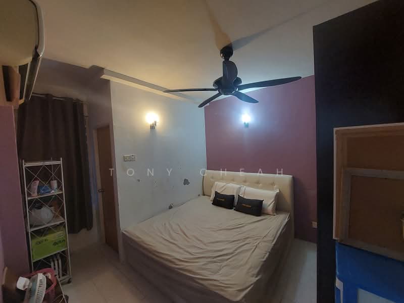 Pangsapuri untuk Dijual di Relau Vista Apartment - Tony Cheah - Bedroom - PropertyGuru.com.my