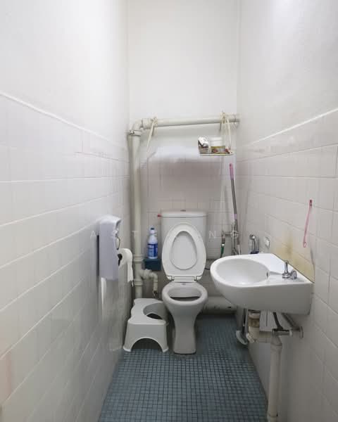 Shop for Sale in George Town (Penang) - Aster Ng - Bathroom - PropertyGuru.com.my