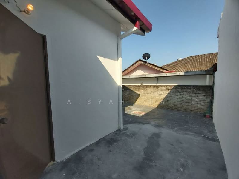 Rumah Berkembar untuk Dijual di Senawang (Negeri Sembilan) - Aisyah Isa - Exterior - PropertyGuru.com.my