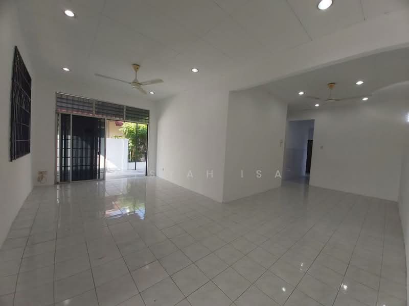Rumah Berkembar untuk Dijual di Senawang (Negeri Sembilan) - Aisyah Isa - Living Room - PropertyGuru.com.my