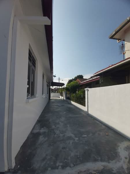 Rumah Berkembar untuk Dijual di Senawang (Negeri Sembilan) - Aisyah Isa - Exterior - PropertyGuru.com.my