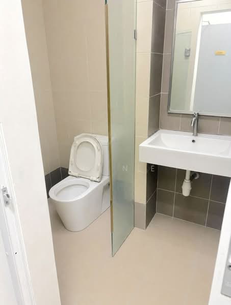 Servis Apartment untuk Disewa di Centrestage Designer Suite - Xin Nee - Bathroom - PropertyGuru.com.my