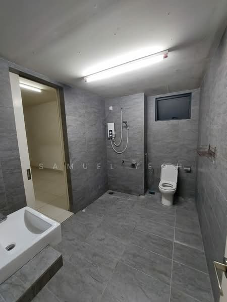 Service Residence for Sale at Woodsbury Suites - Samuel Yeoh - Bathroom - PropertyGuru.com.my