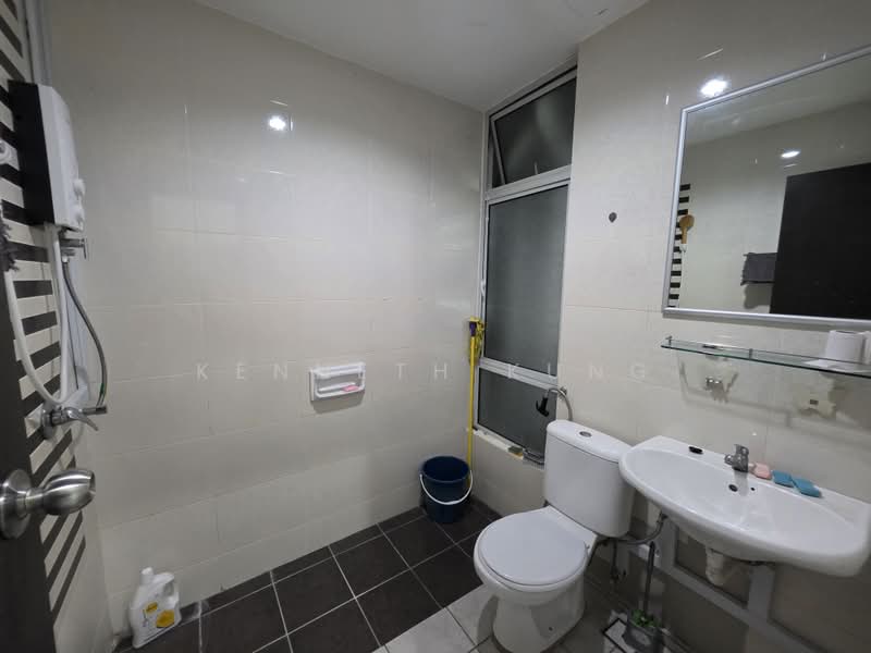 Kondominium untuk Dijual di The Brezza - Kenneth Kung - Bathroom - PropertyGuru.com.my