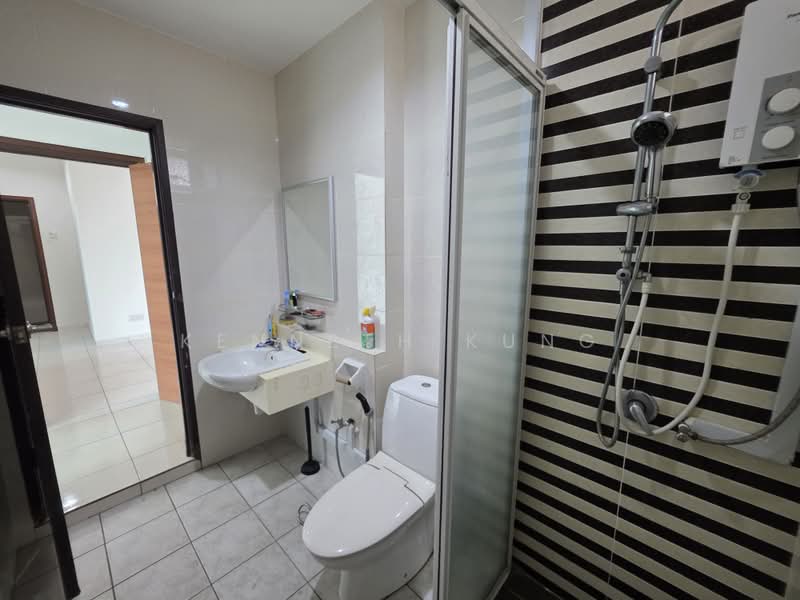 Kondominium untuk Dijual di The Brezza - Kenneth Kung - Bathroom - PropertyGuru.com.my