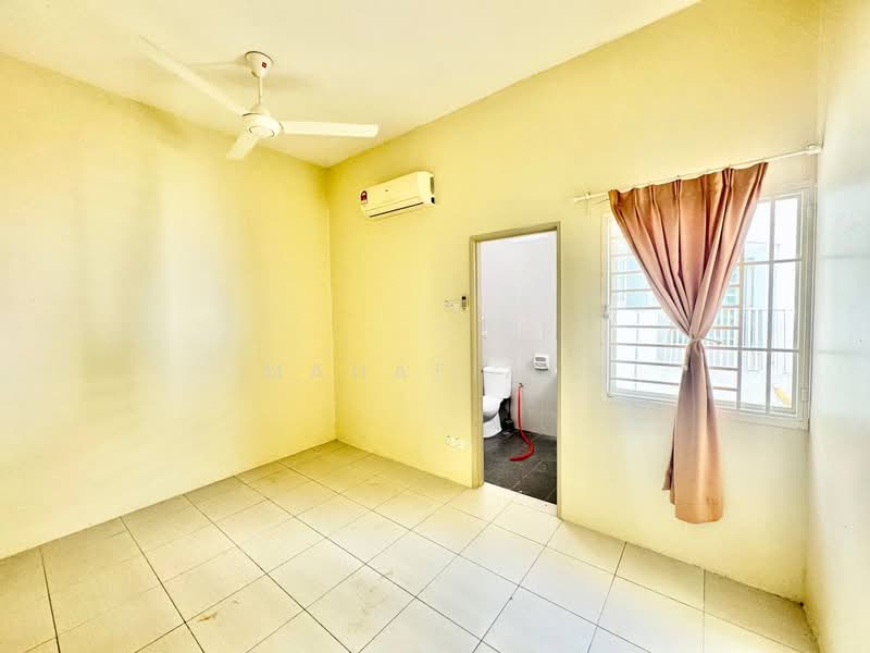 Semi-Detached House for Sale in Bandar Saujana Putra (Tanjong Duabelas) - Mahafiz . - PropertyGuru.com.my