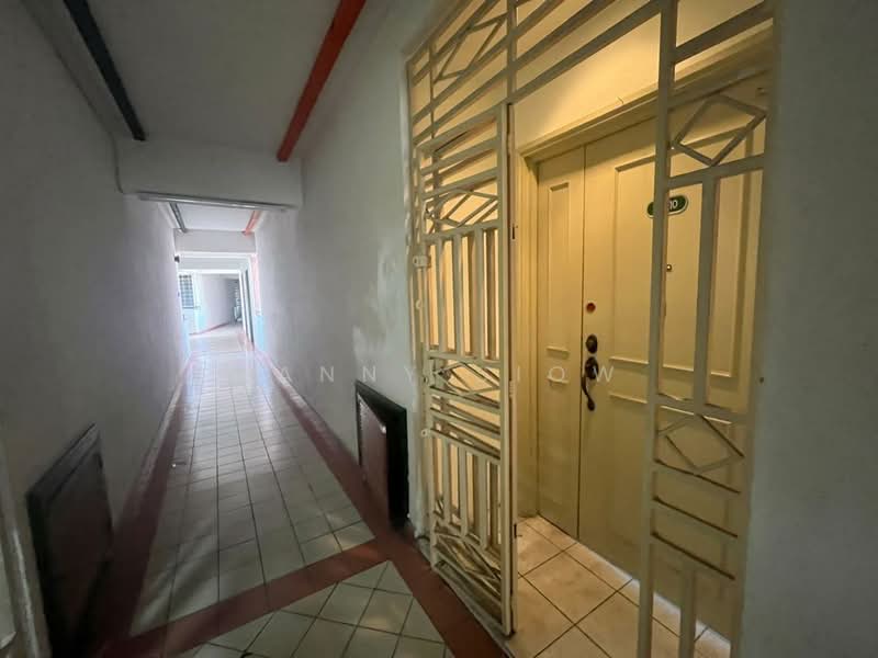 Kondominium untuk Dijual di City Garden Palm Villa Condominium - Yanny Siow - Corridor - PropertyGuru.com.my