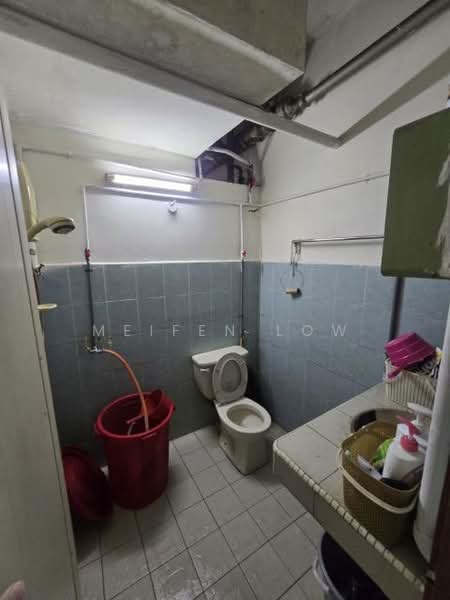 Flat for Sale at Tong Yik Mansion - Meifen Low - Bathroom - PropertyGuru.com.my