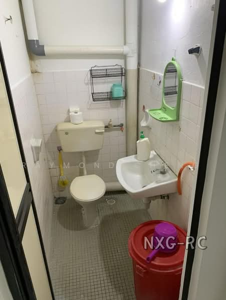 Pangsapuri untuk Dijual di Tulip Apartment - Raymond Cheng - Bathroom - PropertyGuru.com.my