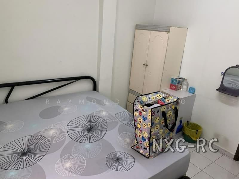 Pangsapuri untuk Dijual di Tulip Apartment - Raymond Cheng - Bedroom - PropertyGuru.com.my