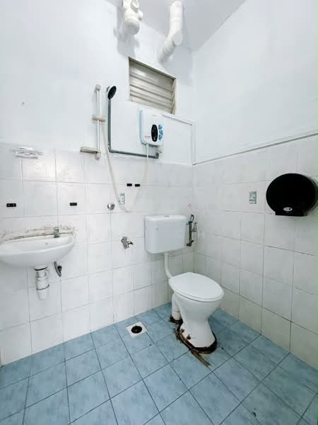 Pangsapuri untuk Disewa di Villa Krystal @ Bandar Selesa Jaya - April Chin - Bathroom - PropertyGuru.com.my