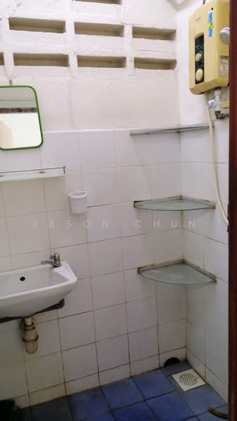 Rumah Flat untuk Disewa di Bandar Mahkota Cheras Flat - Jason Chun - Bathroom - PropertyGuru.com.my