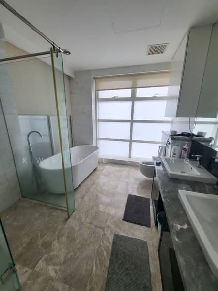 Service Residence for Sale at The Face Suites (Platinum Suites) - Kweenie Chong - Bathroom - PropertyGuru.com.my