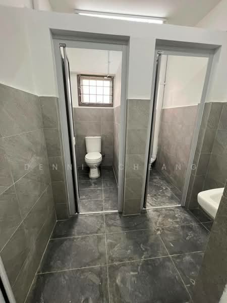 Kilang untuk Disewa di Taman Desa Cemerlang (Ulu Tiram) - Dennis Cheang - Bathroom - PropertyGuru.com.my