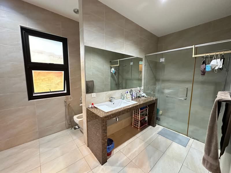 Bungalow for Sale in Bukit Gita Bayu (Seri Kembangan) - David Tan - Bathroom - PropertyGuru.com.my