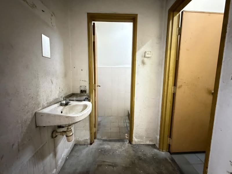 Kedai untuk Disewa di Rawang Mutiara (Rawang) - Levin Khoo - Bathroom - PropertyGuru.com.my