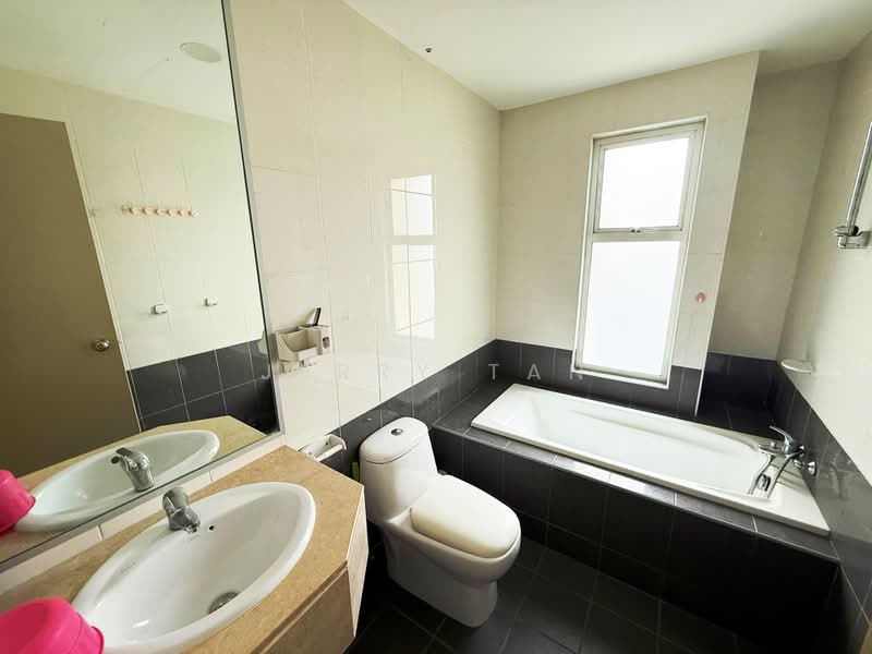 Servis Apartment untuk Disewa di Birch Regency @ Penang Times Square - Jerry Tan - Bathroom - PropertyGuru.com.my
