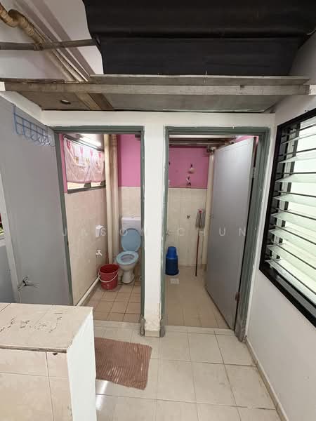 Apartment for Sale at Pangsapuri Putra Raya - Jason Chun - Bathroom - PropertyGuru.com.my