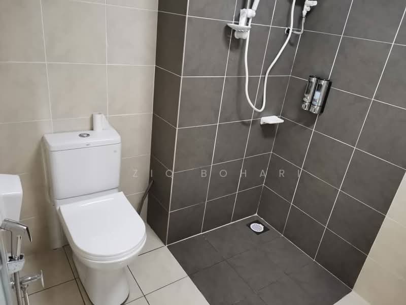 Service Residence for Sale at Tiara Imperio Residence - Haziq Bohari - Bathroom - PropertyGuru.com.my