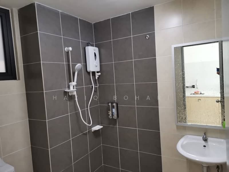 Service Residence for Sale at Tiara Imperio Residence - Haziq Bohari - Bathroom - PropertyGuru.com.my