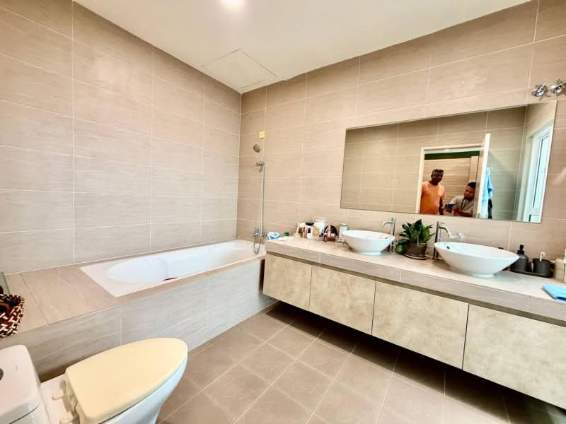 Rumah Teres 2-Tingkat untuk Dijual di Cyberjaya (Selangor) - Adzura Zamedin - Bathroom - PropertyGuru.com.my