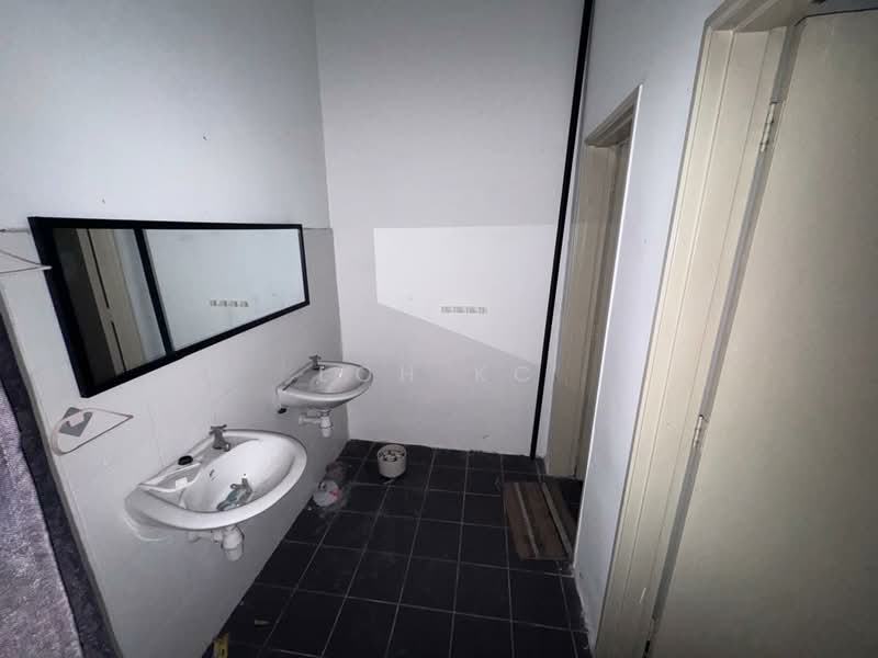 Kedai untuk Disewa di Ampang (Selangor) - Loh KC - Bathroom - PropertyGuru.com.my