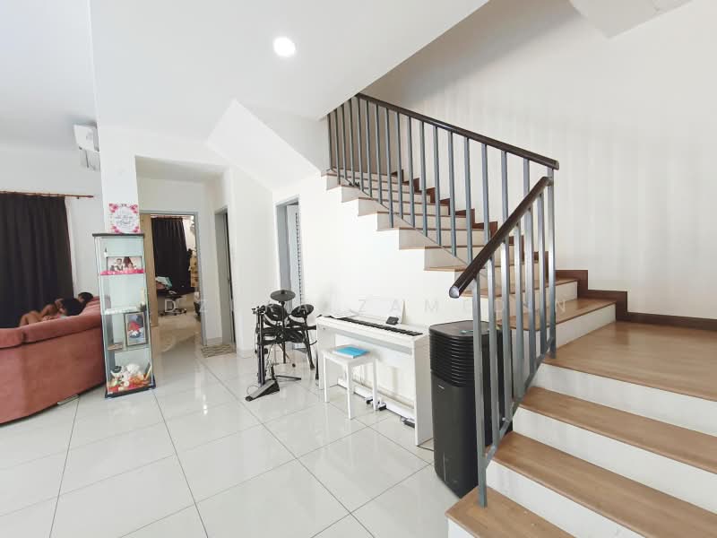 2-storey Terraced House for Sale in Bandar Tropicana Aman (Telok Panglima Garang) - Adzura Zamedin - Living Room - PropertyGuru.com.my