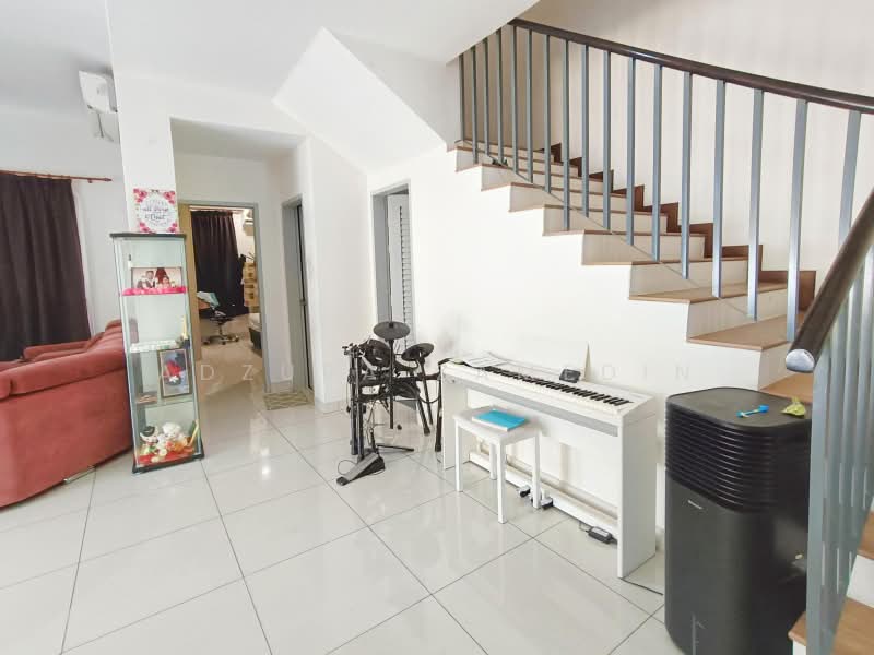 2-storey Terraced House for Sale in Bandar Tropicana Aman (Telok Panglima Garang) - Adzura Zamedin - Living Room - PropertyGuru.com.my