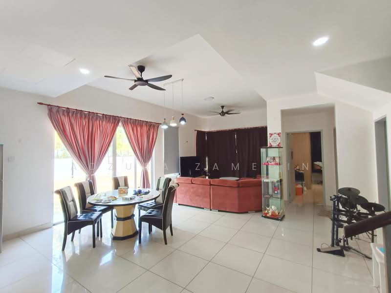 2-storey Terraced House for Sale in Bandar Tropicana Aman (Telok Panglima Garang) - Adzura Zamedin - Living Room - PropertyGuru.com.my