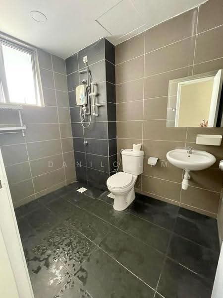 Service Residence for Sale at Maxim Residences - Danilo Lim - Bathroom - PropertyGuru.com.my