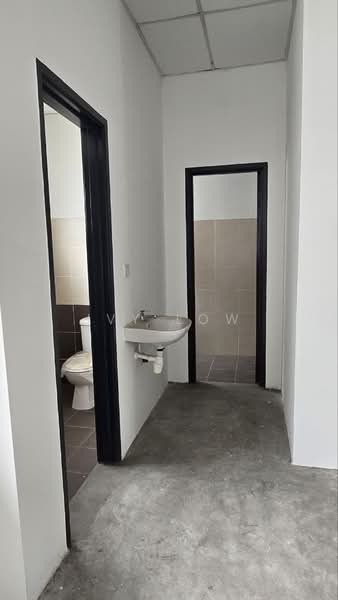 Semi-D Factory for Rent in Taman Perindustrian Desa Plentong (Masai) - Ivy Low - Bathroom - PropertyGuru.com.my