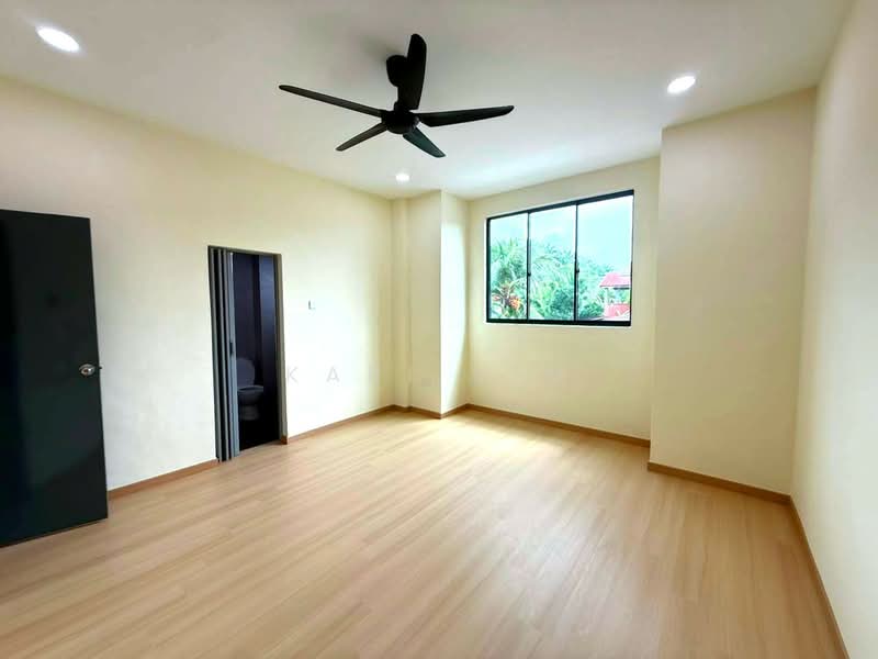 Rumah Teres 2 Tingkat untuk Dijual di Taman Desa Tebrau (Tebrau) - Karl Lim - Bedroom - PropertyGuru.com.my