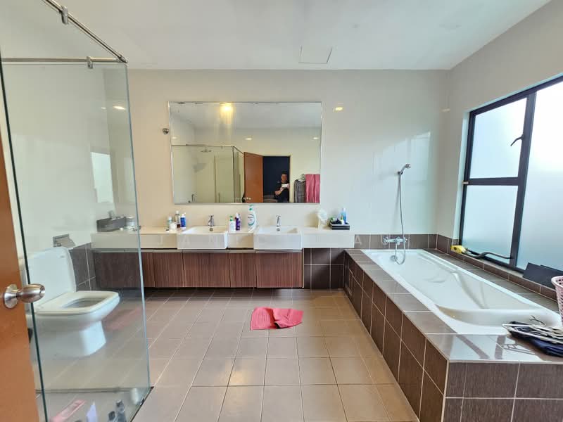 Rumah Teres 2.5 Tingkat untuk Dijual di Batu 9 (Cheras) - Janice Lau - Bathroom - PropertyGuru.com.my