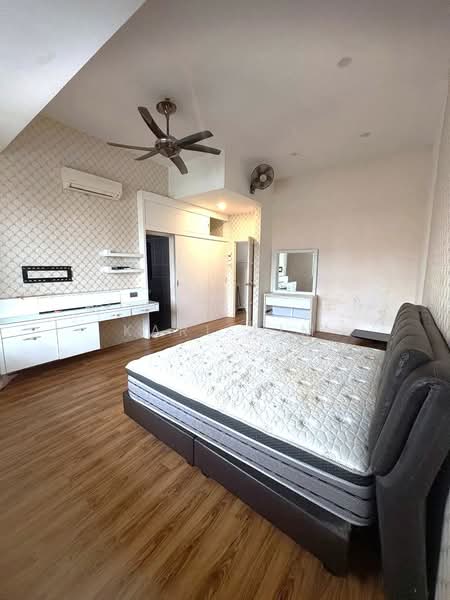 Rumah Teres 2 Tingkat untuk Dijual di Bandar Seri Alam (Masai) - Karl Lim - Bedroom - PropertyGuru.com.my